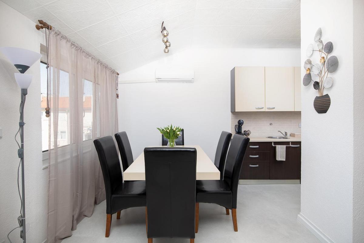 Apartment Aston Pula Bagian luar foto
