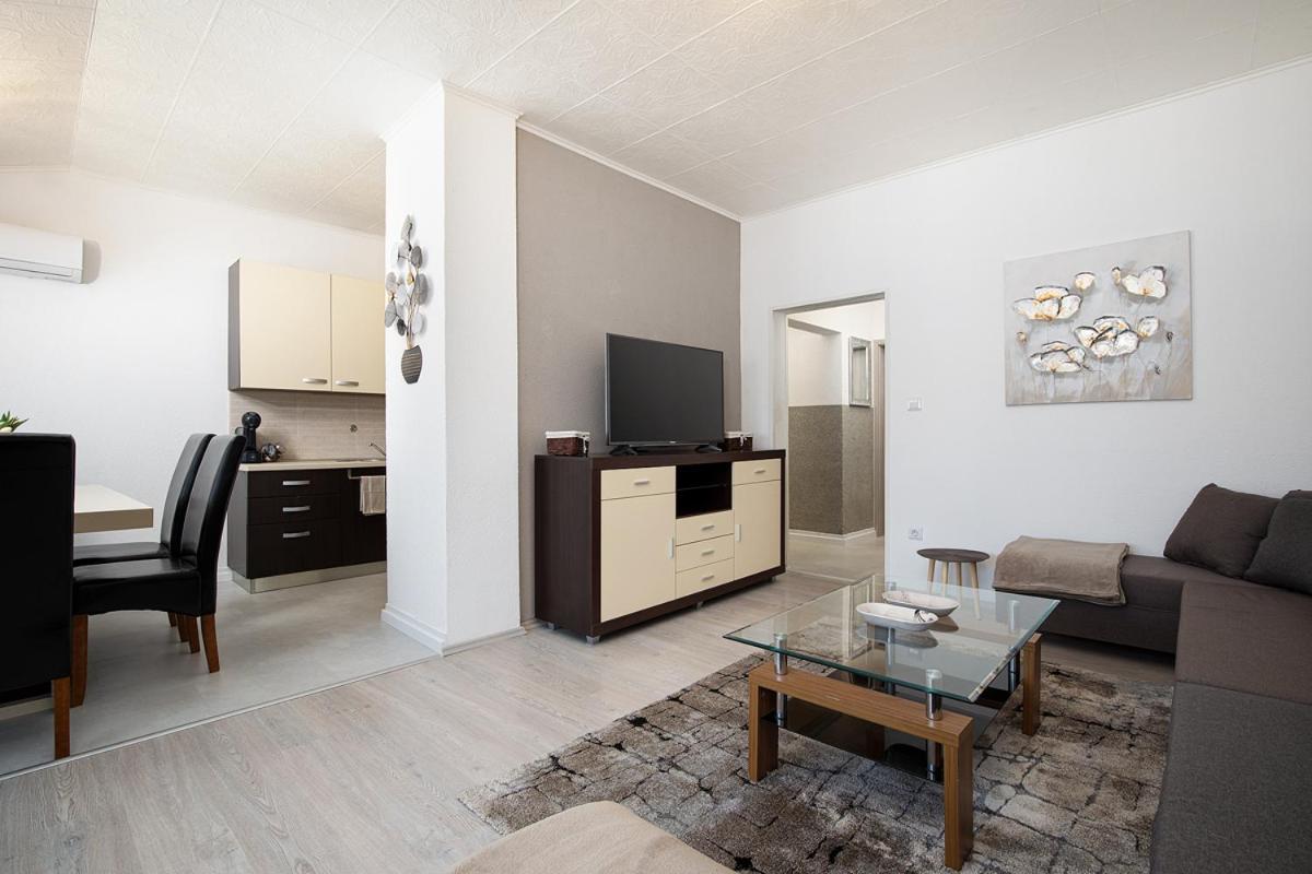 Apartment Aston Pula Bagian luar foto