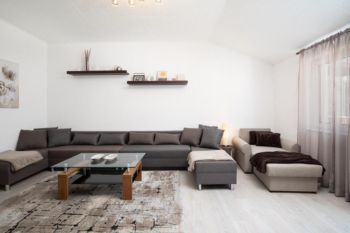 Apartment Aston Pula Bagian luar foto