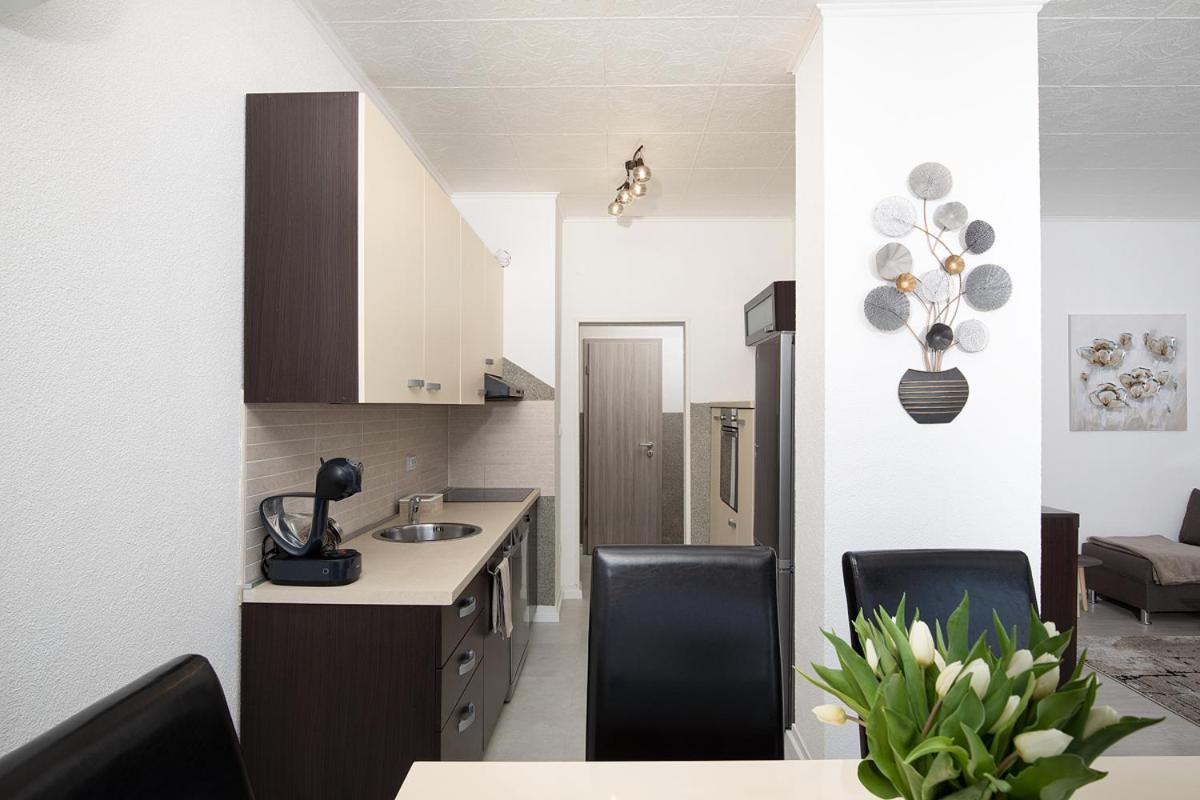 Apartment Aston Pula Bagian luar foto