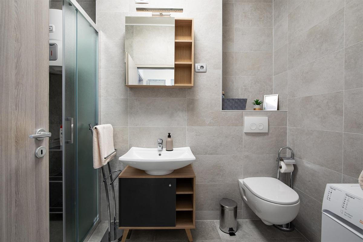 Apartment Aston Pula Bagian luar foto