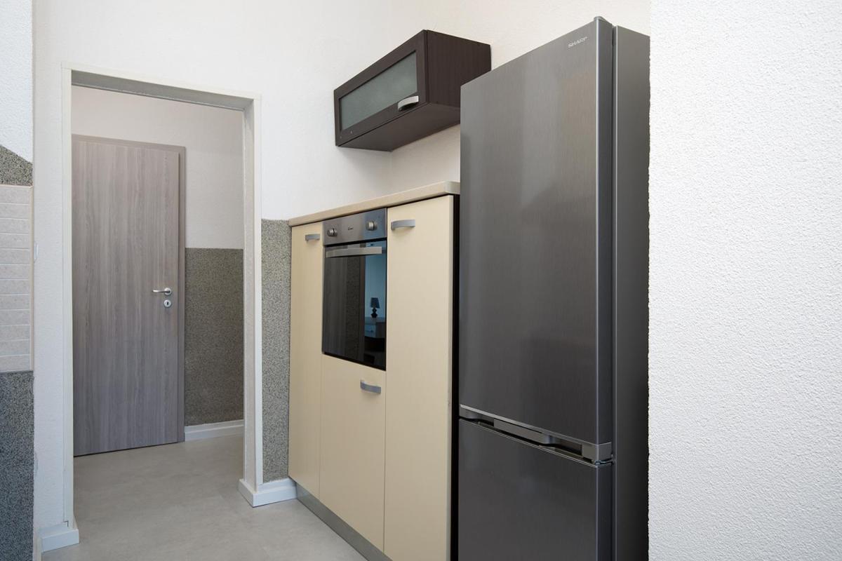 Apartment Aston Pula Bagian luar foto