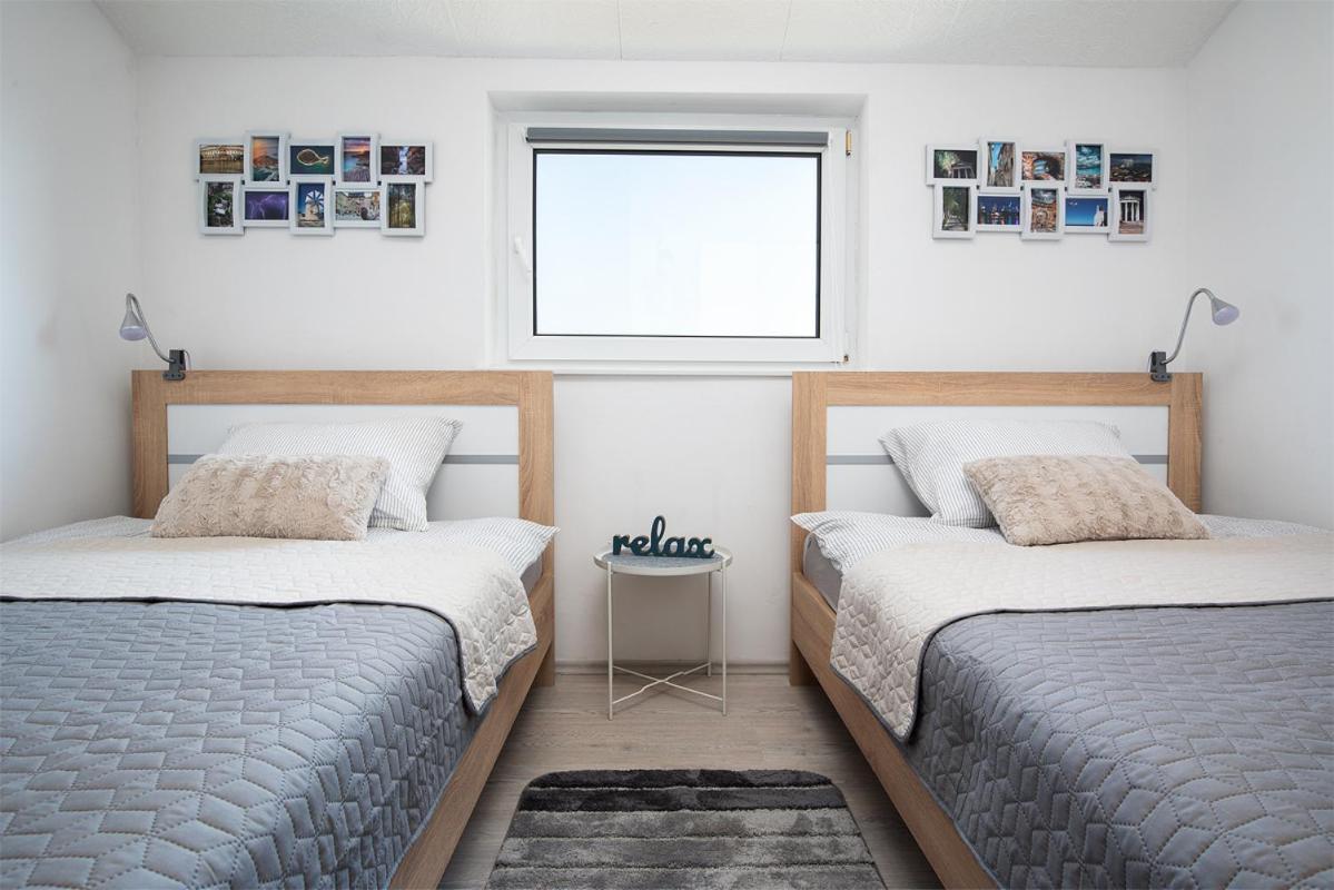 Apartment Aston Pula Bagian luar foto