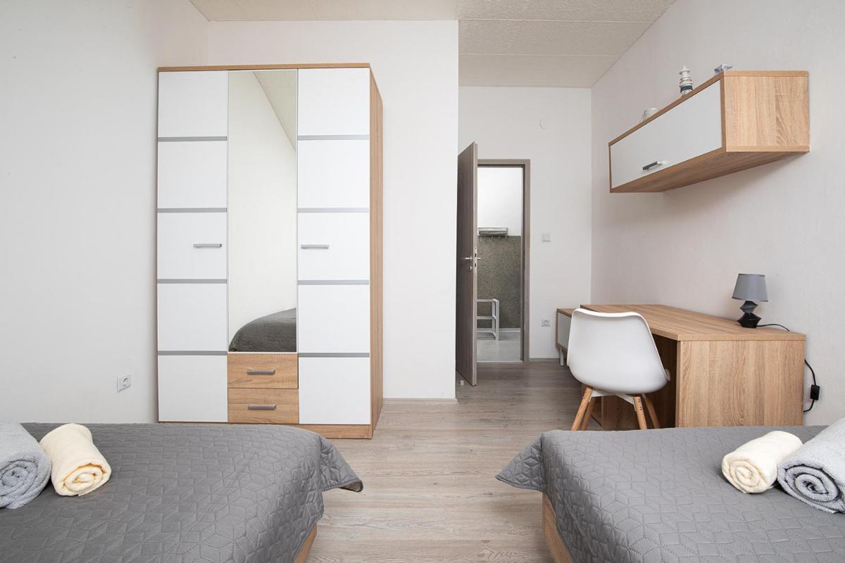 Apartment Aston Pula Bagian luar foto